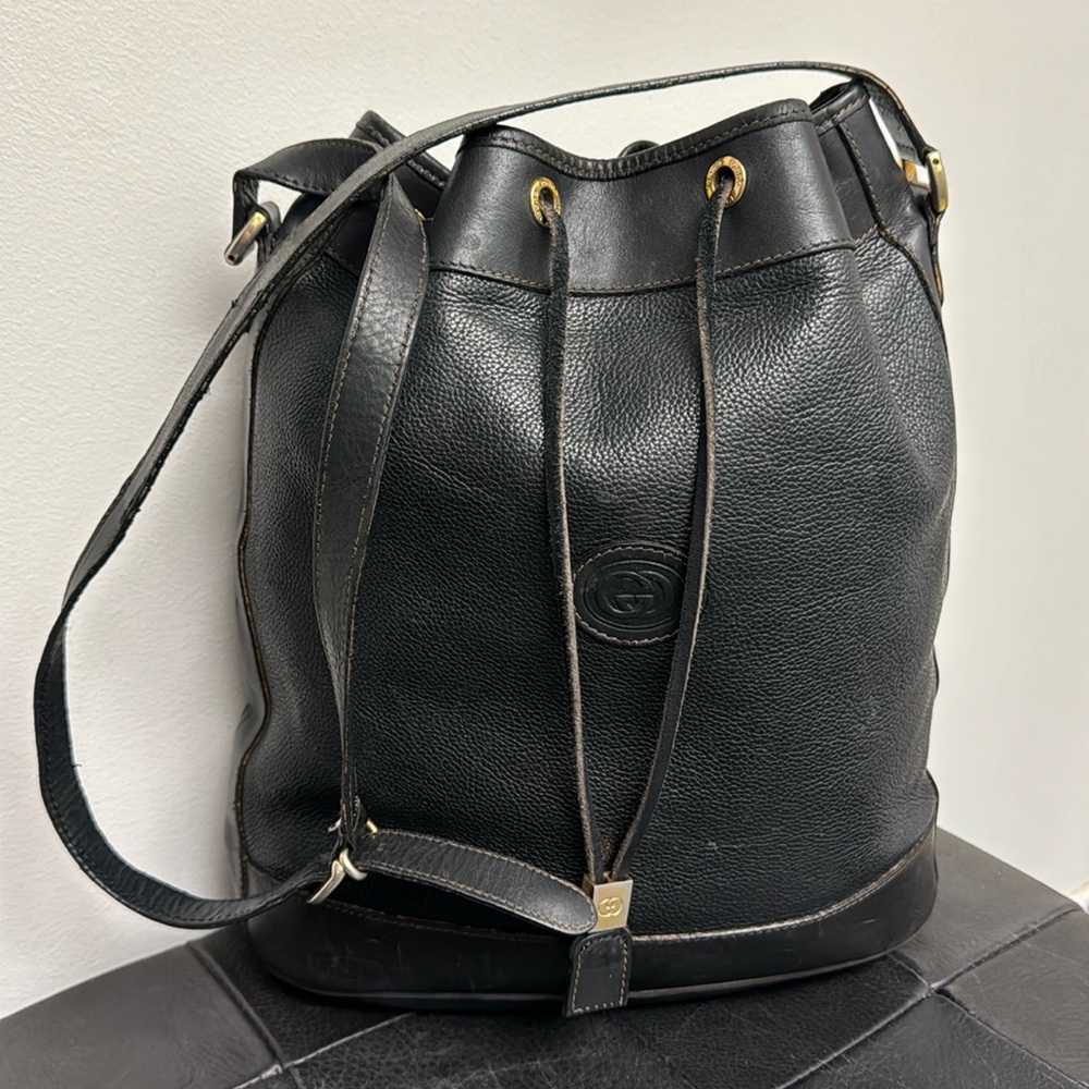 Vintage rare 1980s Gucci black calf skin medium bucket bag suede inside